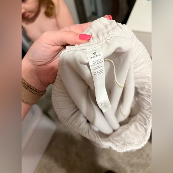 NWT Lululemon On The Fly Skirt *Woven Silverstone SIZE 2 - Picture 8 of 9